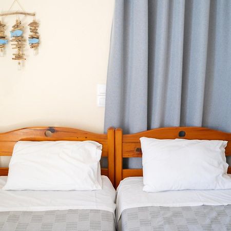 Nefeli Rooms Agia Marina Esterno foto