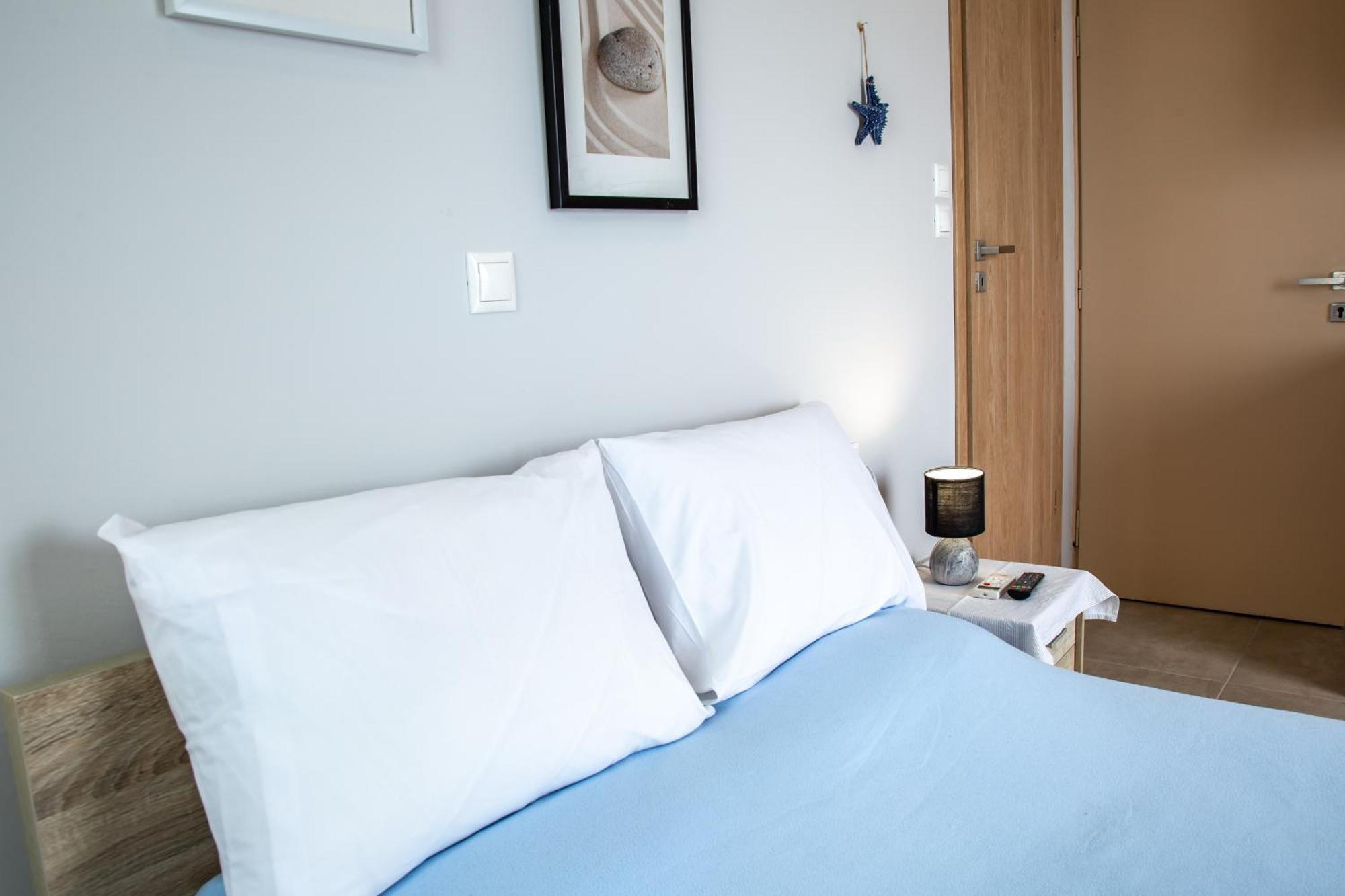 Nefeli Rooms Agia Marina Esterno foto