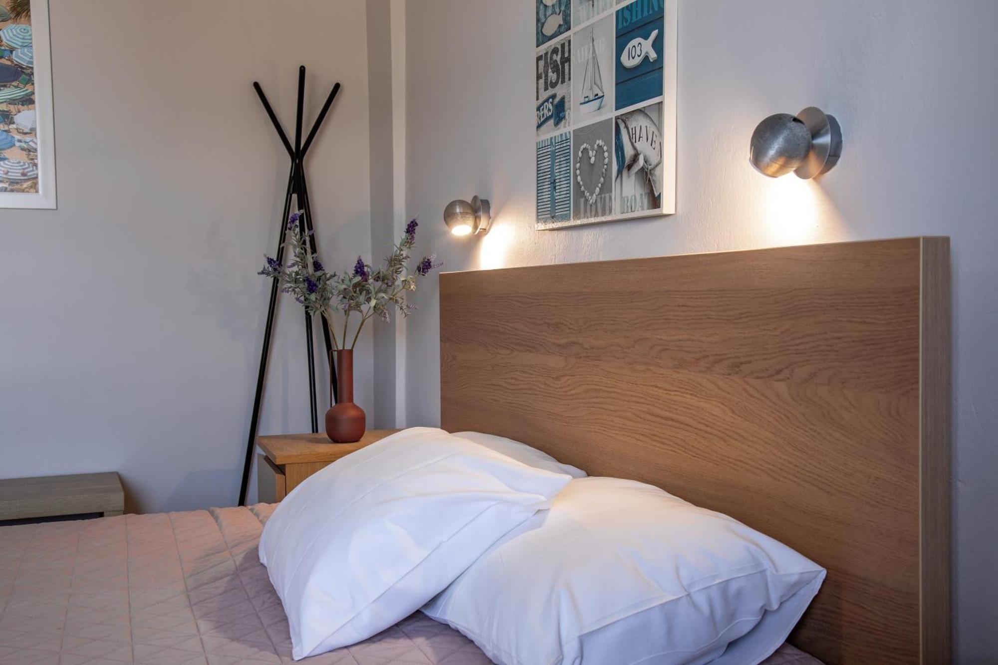 Nefeli Rooms Agia Marina Esterno foto