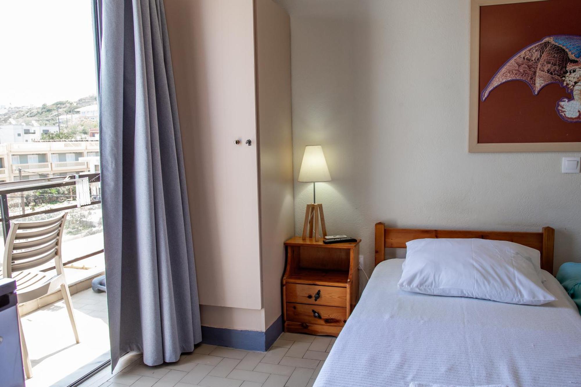 Nefeli Rooms Agia Marina Esterno foto