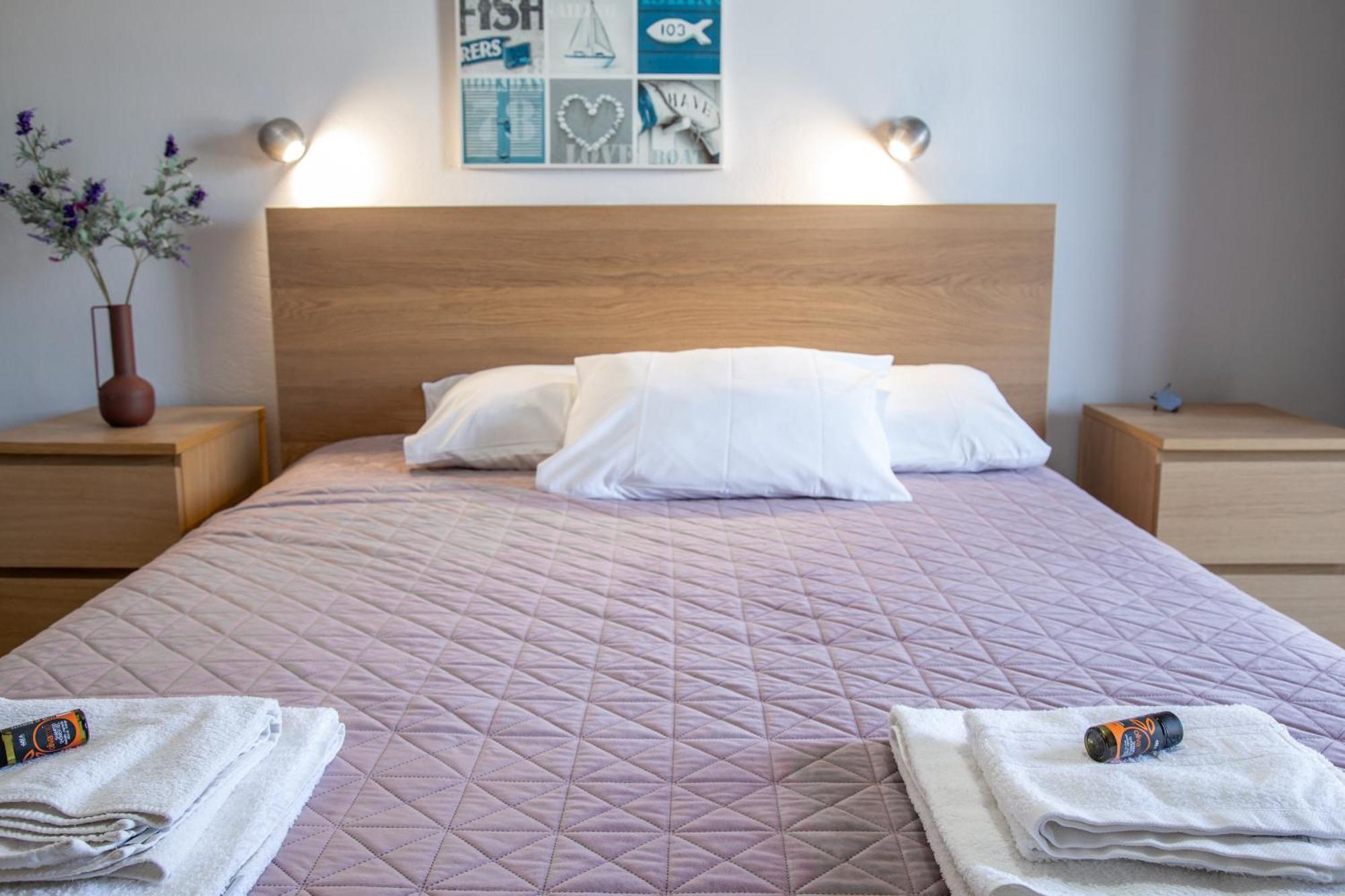 Nefeli Rooms Agia Marina Esterno foto