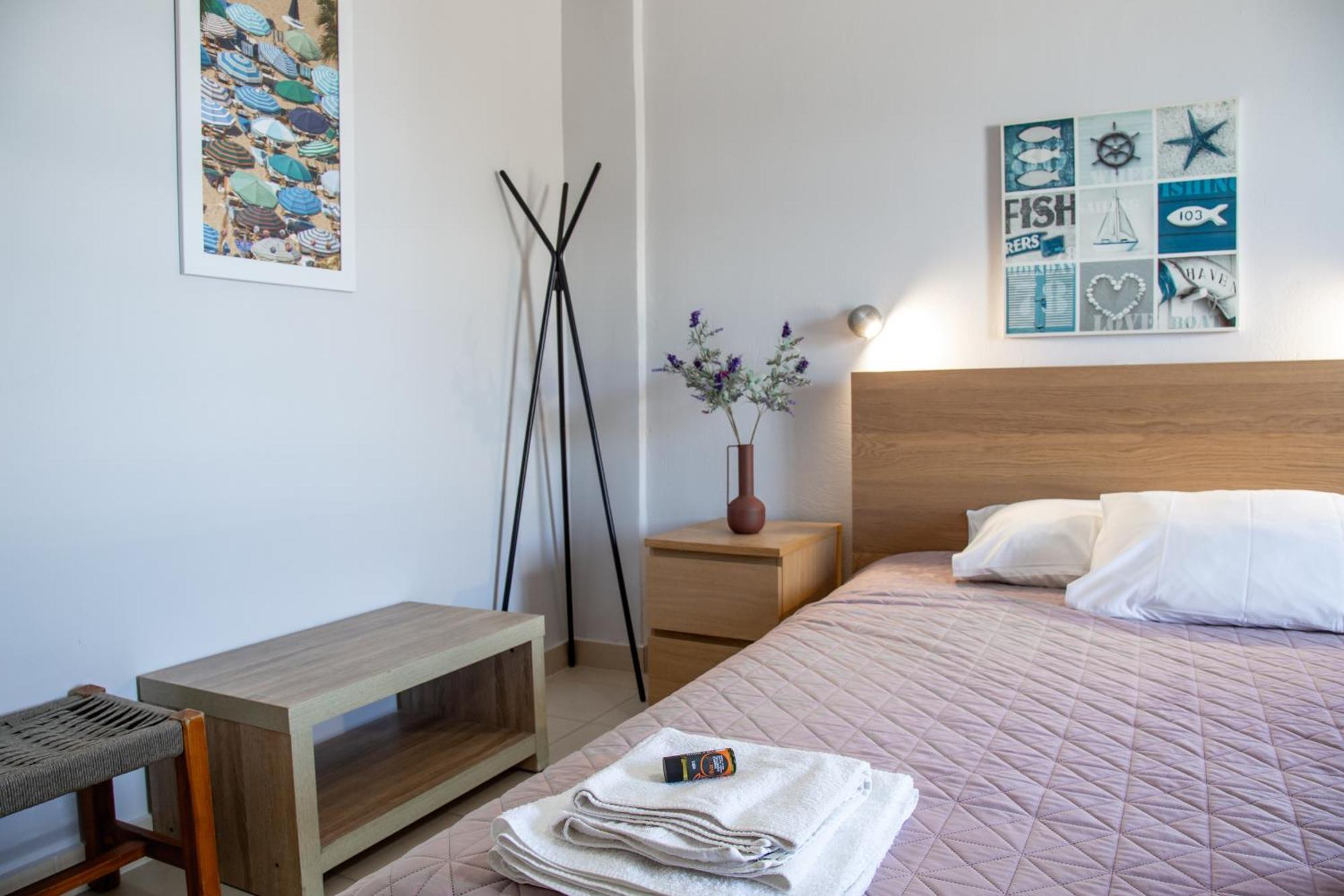 Nefeli Rooms Agia Marina Esterno foto