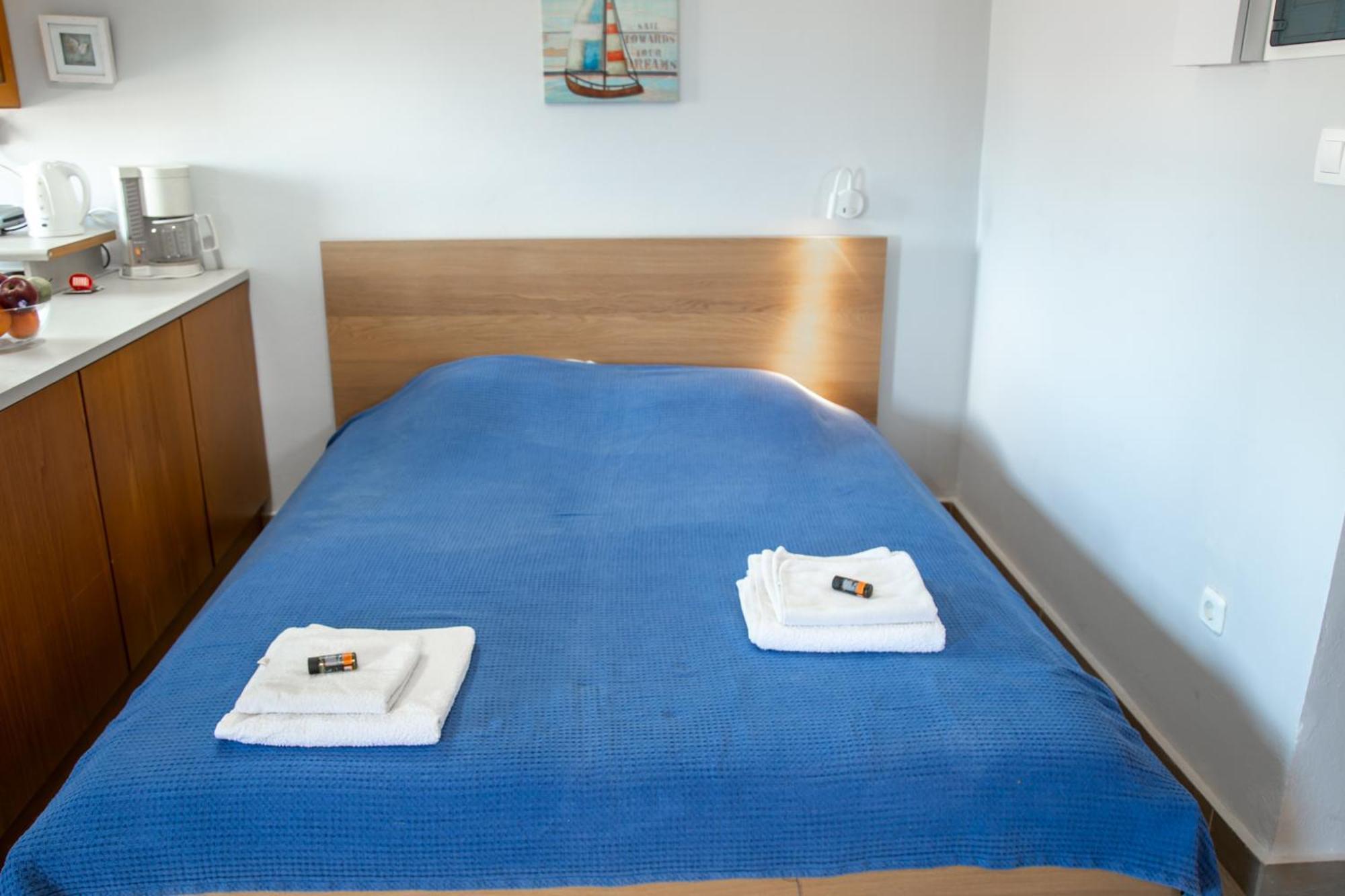 Nefeli Rooms Agia Marina Esterno foto