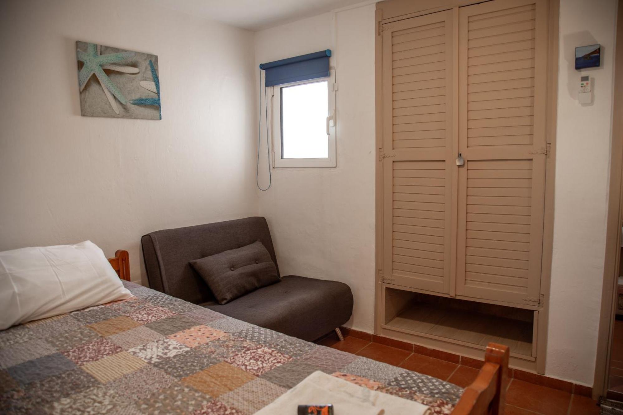 Nefeli Rooms Agia Marina Esterno foto