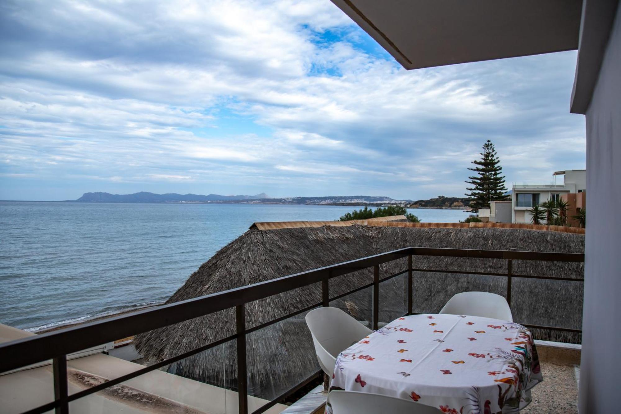 Nefeli Rooms Agia Marina Esterno foto