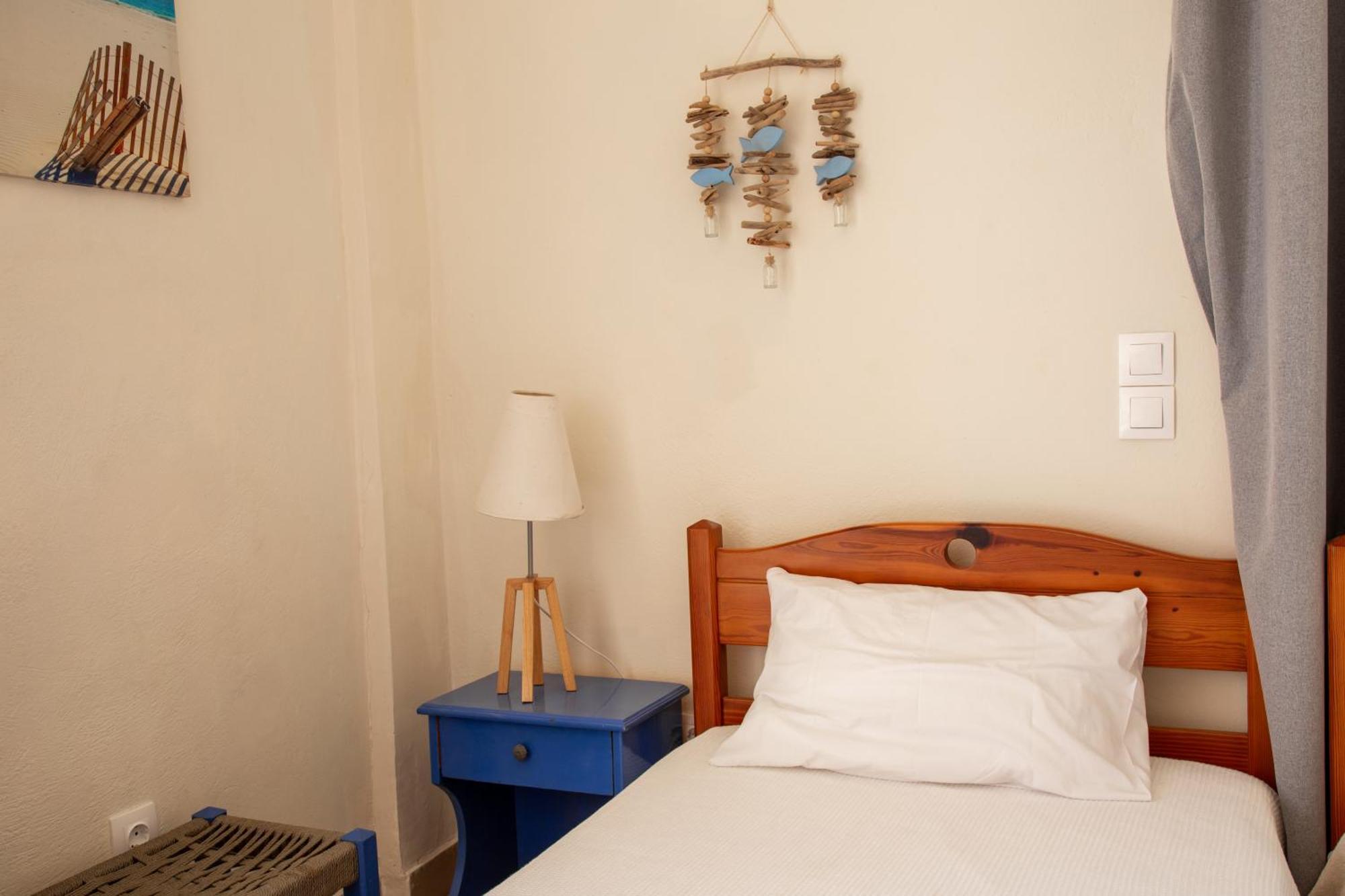Nefeli Rooms Agia Marina Esterno foto