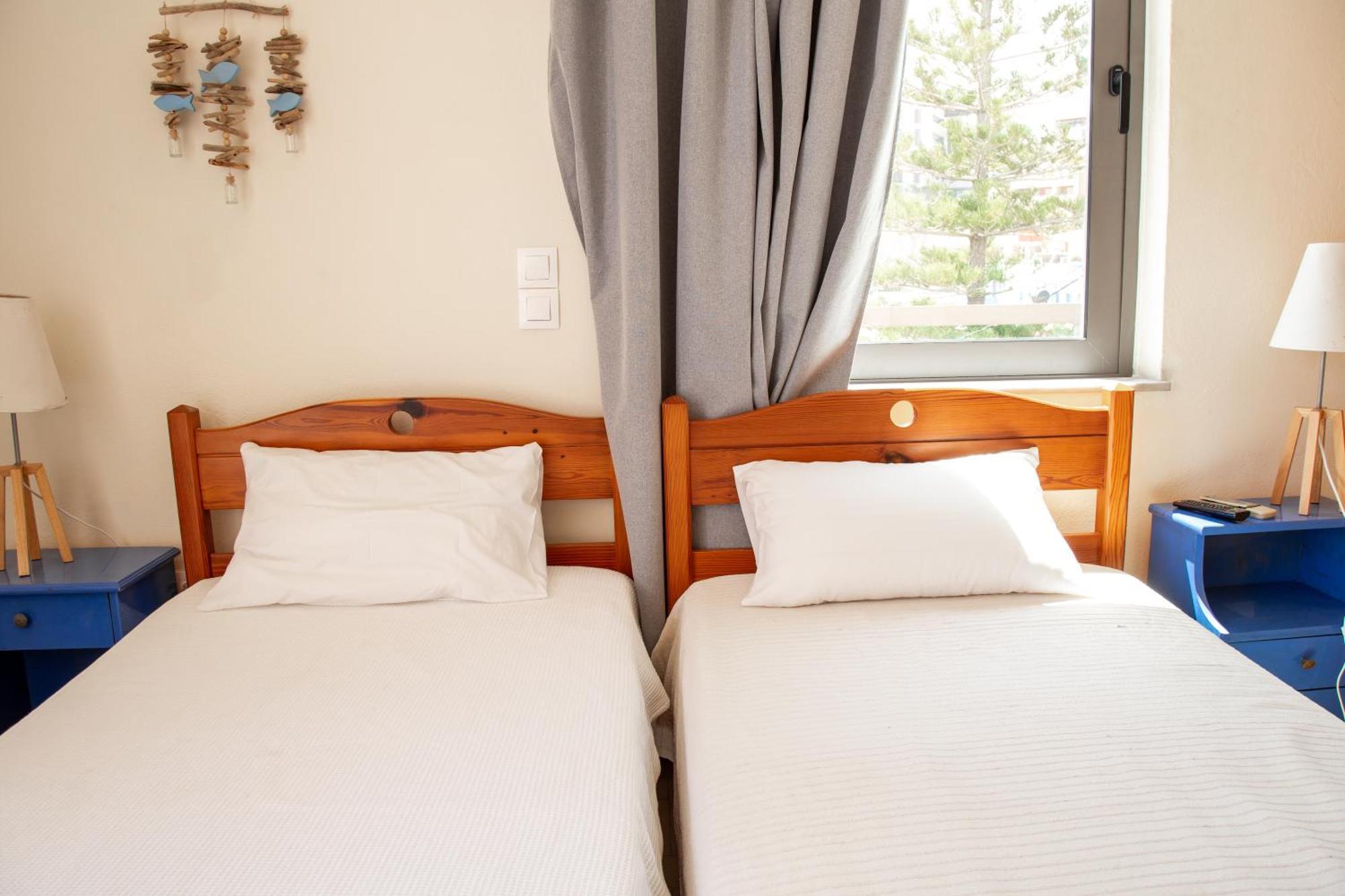 Nefeli Rooms Agia Marina Esterno foto
