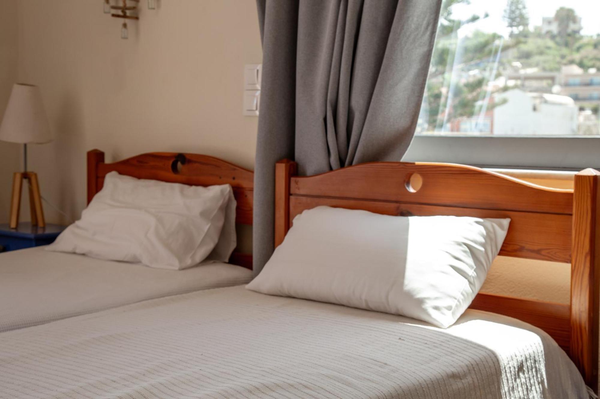 Nefeli Rooms Agia Marina Esterno foto