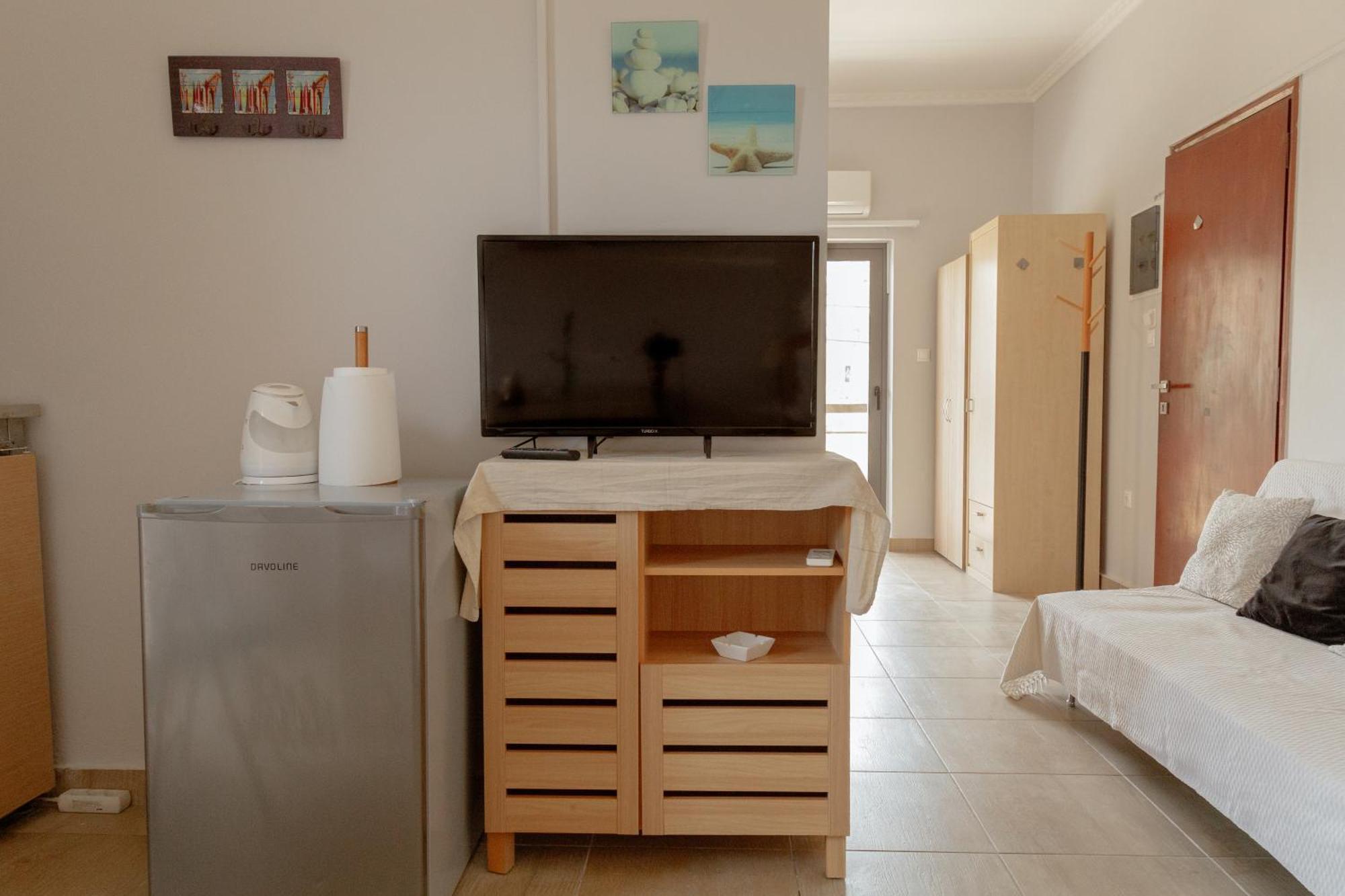 Nefeli Rooms Agia Marina Esterno foto