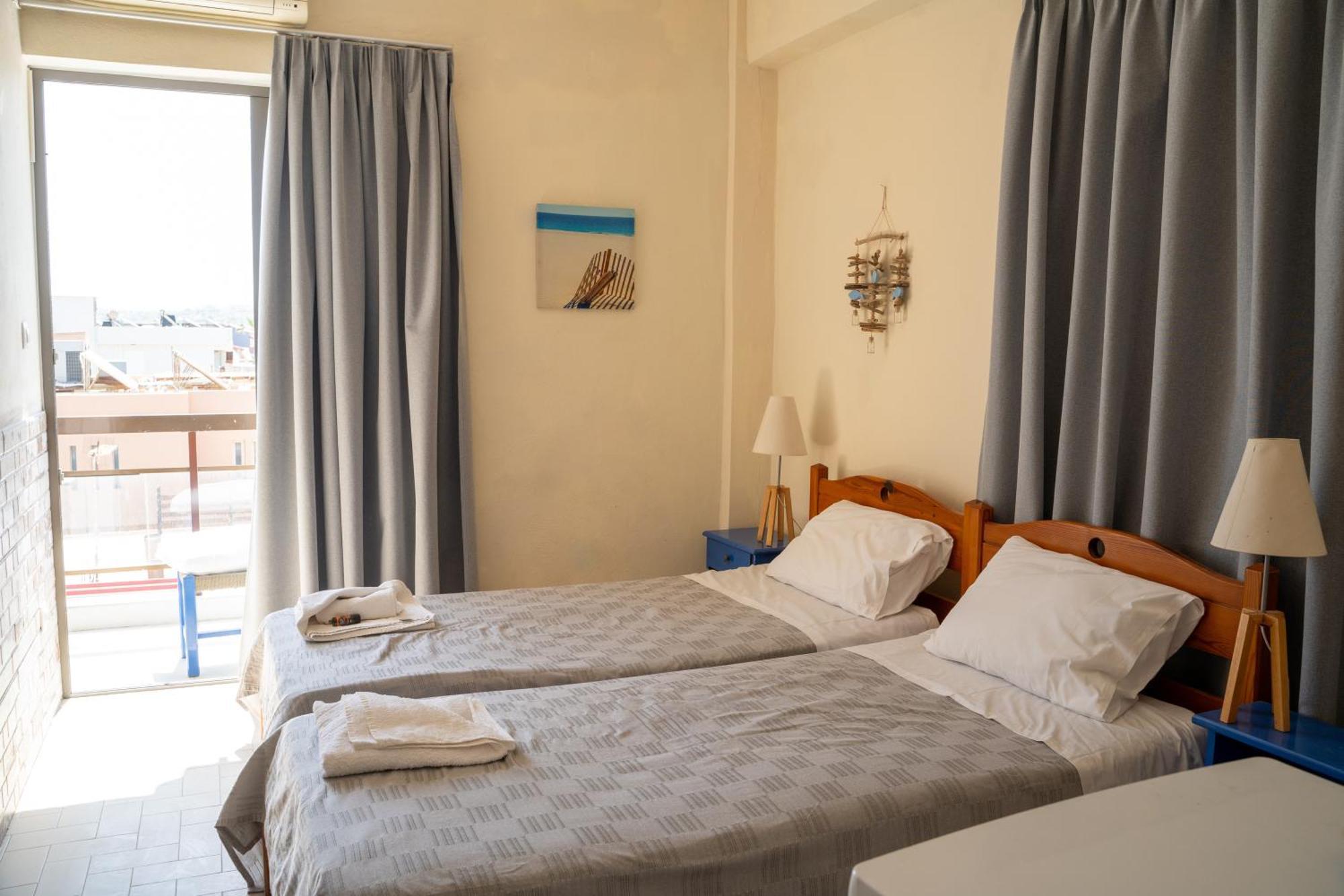 Nefeli Rooms Agia Marina Esterno foto