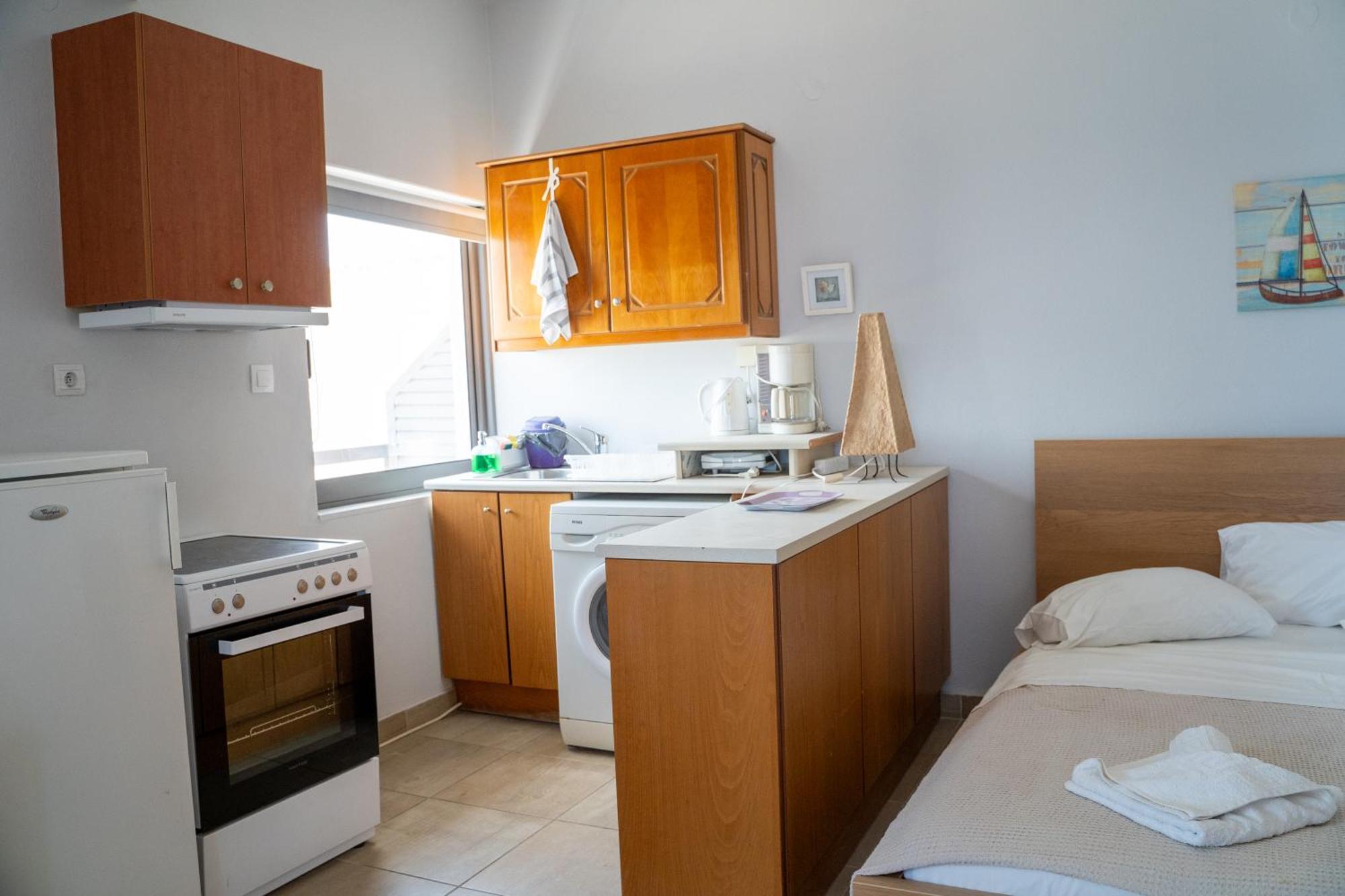 Nefeli Rooms Agia Marina Esterno foto