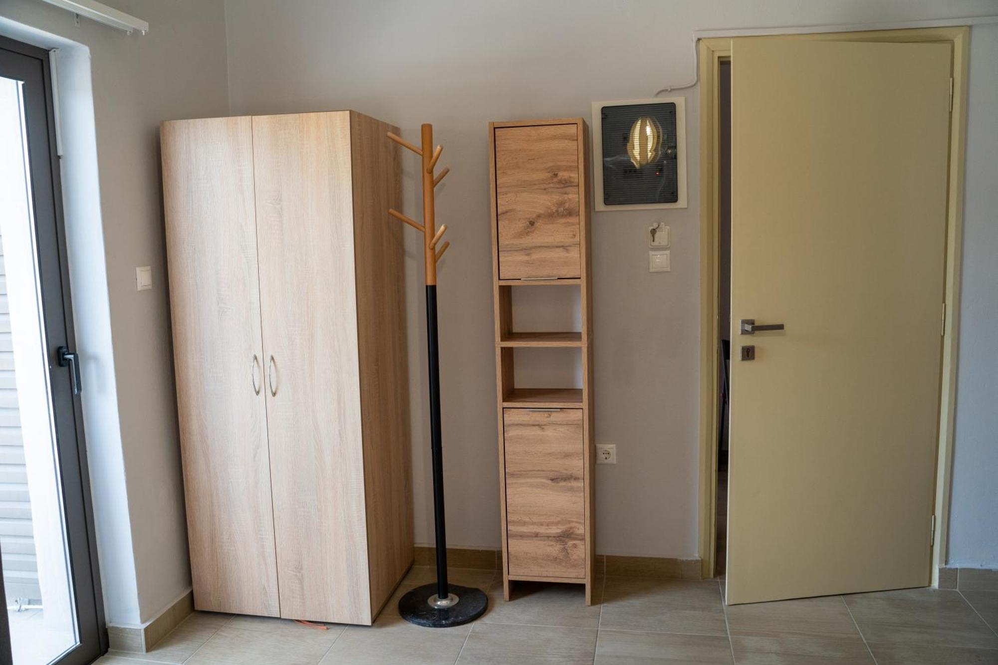 Nefeli Rooms Agia Marina Esterno foto