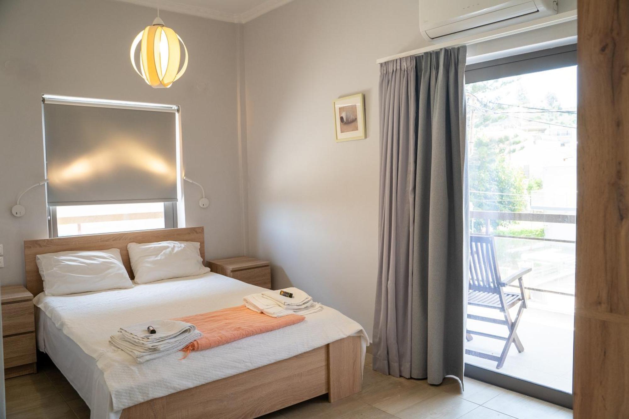 Nefeli Rooms Agia Marina Esterno foto